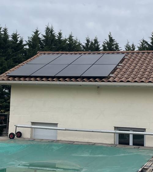 Installation de panneaux photovoltaïques sur une maison - Plats 07300