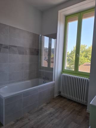 Rénovation d'appartement avec nouvel aménagement de salle de bain - Bettant 01500