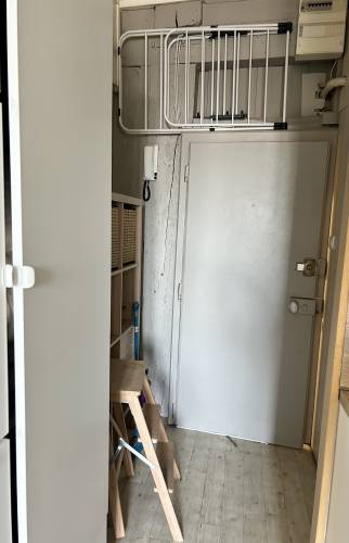 Porte avant rénovation et isolation de l’appartement à Bruz