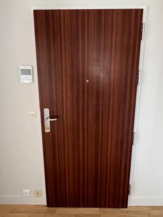 Porte d'entrée sécurisée posée lors d'une rénovation d'appartement - Nantes 44000