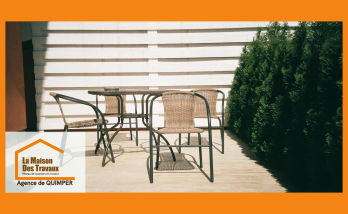 Terrasse en béton moderne à Pluguffan, parfaite pour vos repas d’été. Projet clé en main signé La Maison Des Travaux Quimper.