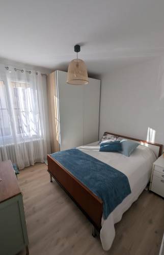 Chambre parentale entièrement rénovée pour plus de luminosité