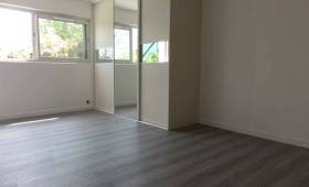 Après - beau parquet PVC clipsé imitation bois blanc (Yerres 91330)