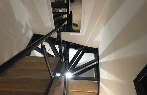 Pose d’un escalier métallique