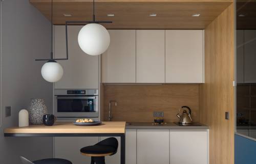 Cuisine avec espace repas rangements sur mesure studio rénové sur Douarnenez (29100)