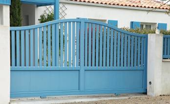 portail pvc bleu - La Maison Des Travaux
