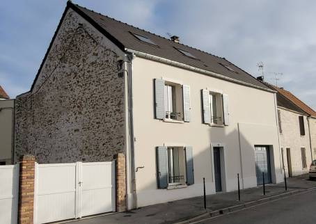 Maison après travaux de ravalement de façade et remplacement de menuiseries - Fontenay-Trésigny 77610
