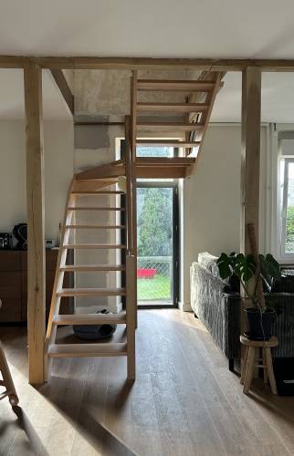 Escalier après rénovation moderne