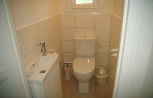 Rénover les toilettes d'une maison dans le Calvados