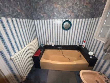 Ancienne salle de bain avant travaux de rénovation complète - Nantes 44000