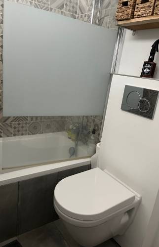 WC suspendus et baignoire