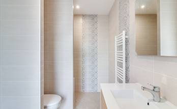 Création d'une salle de bain avec douche à l'italienne à Vertou