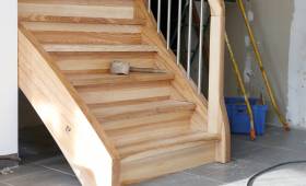 Création escalier en bois avec garde-corps et balustrade pour accès aux combles à Sillegny 57420
