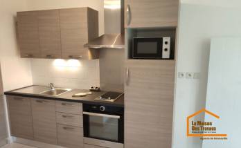 Cuisine en bois vue de face