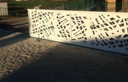 Pose du portail coulissant sur mesure