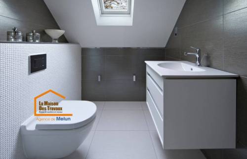 Salle de bain sous combles à Bois-le-Roi (77590)