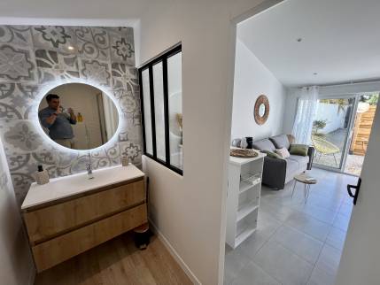 Aménagement de salle de bain dans un ancien garage