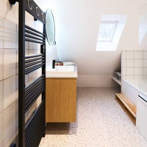 Salle de bains rénovée sous pente à Bédée avec baignoire – Marie Gautier
