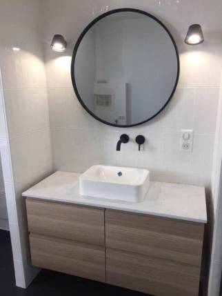 Rénovation de salle de bain avec meuble vasque et miroir - Nangis 77370