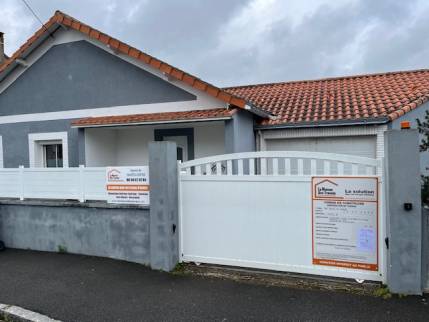 Travaux de rénovation de maison avec affichage réglementaire - Nantes 44