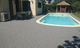 Moquette de pierre autour de la piscine - Thouaré-sur-Loire – 44470 -