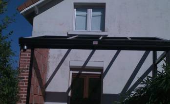 Construction d’une véranda en briques rouges