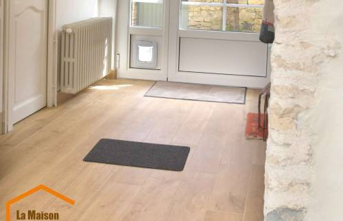 travaux de rénovation de sol dans une maison