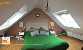 Aménagement de combles près de Pont-l’Abbé : création d’une chambre lumineuse sous toiture avec optimisation des volumes et finitions soignées.