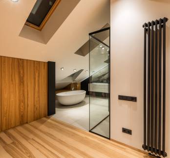Magnifique salle de bain sous combles à Chemy