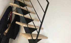 Pose d'un escalier en bois à Trouville
