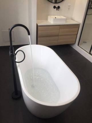 Rénovation de salle de bain avec baignoire îlot - Nangis 77370