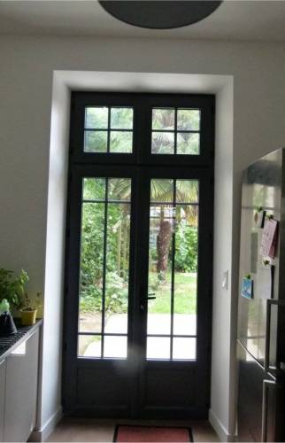 Nouvelle menuiserie porte vitrée selon modèle d'origine bois en alu et vitrage trempé - Arcangues - 64200 -