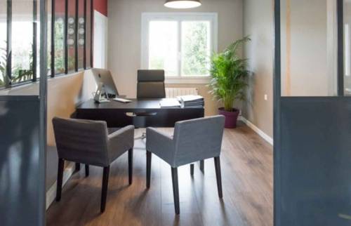 Transformation d'une habitation en Agence immobilère.