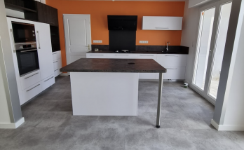 Rénovation d’une cuisine contemporaine à Métabief