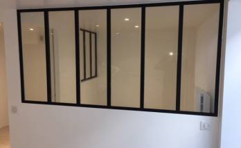 Verrières en aluminium noir dans un souplex de maison - Nantes 44