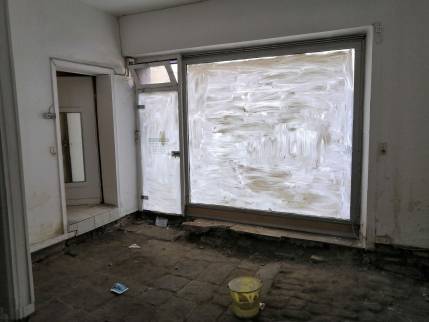 Local Commercial en rez de chaussée avant travaux de rénovation 