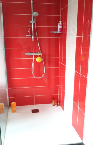 Grande douche à receveur plat