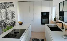 Mur d'éléments avec trompe l'œil