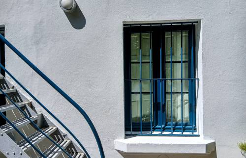 Ferronnerie d'escalier et fenêtre