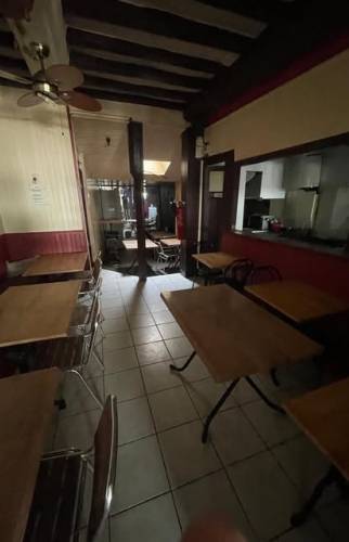 Intérieur du bar avant rénovation à La Guerche-de-Bretagne