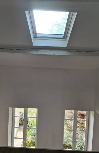 Création d'un Velux® au-dessus des porte-fenêtre du salon dans résidence secondaire à Monthyon (77122)