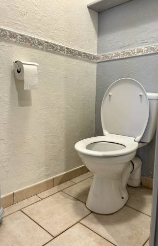 toilette avant rénovation chambre parentale et toilette La Maison Des Travaux Bruz