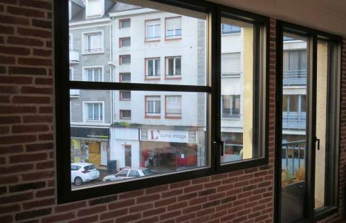 Fenêtre alu laqué noir - Lorient (56100)