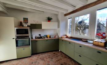 Cuisine chaleureuse et lumineuse