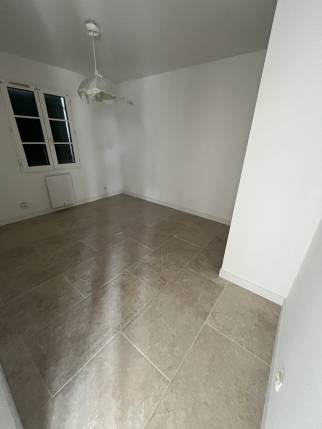 Pose de carrelage au sol 17740