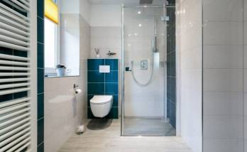 salle de bain design et lumineuse