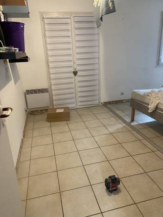 Ancien revêtement de sol en carrelage avant travaux de rénovation de sol intérieur - Montauban 82000