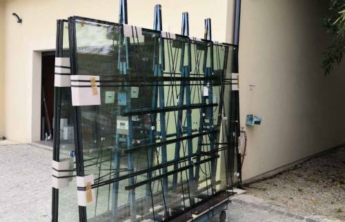 Baies vitrées en cours de livraison