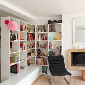 Aménagement intérieur salon, Auvers-sur-Oise - Création d'étagères pour cloisonner l'espace 