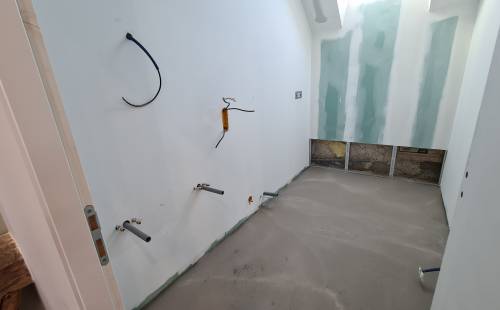 La salle de douche est en cours